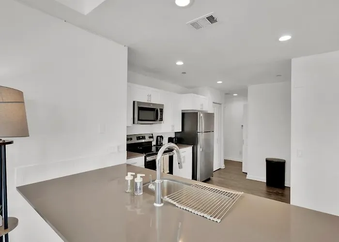Heb703 Modern & Chic 2 Bedroom Downtown Worth, Free Parking, Walk To Convention Center Fort Worth