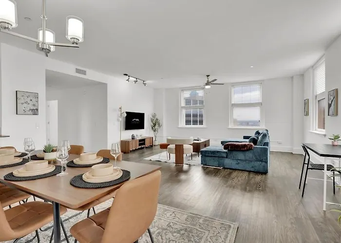 Heb703 Modern & Chic 2 Bedroom Downtown Worth, Free Parking, Walk To Convention Center Fort Worth