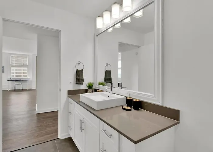 Heb703 Modern & Chic 2 Bedroom Downtown Worth, Free Parking, Walk To Convention Center