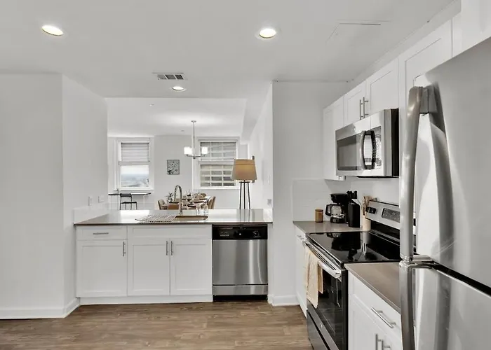 Heb703 Modern & Chic 2 Bedroom Downtown Worth, Free Parking, Walk To Convention Center Apartment *