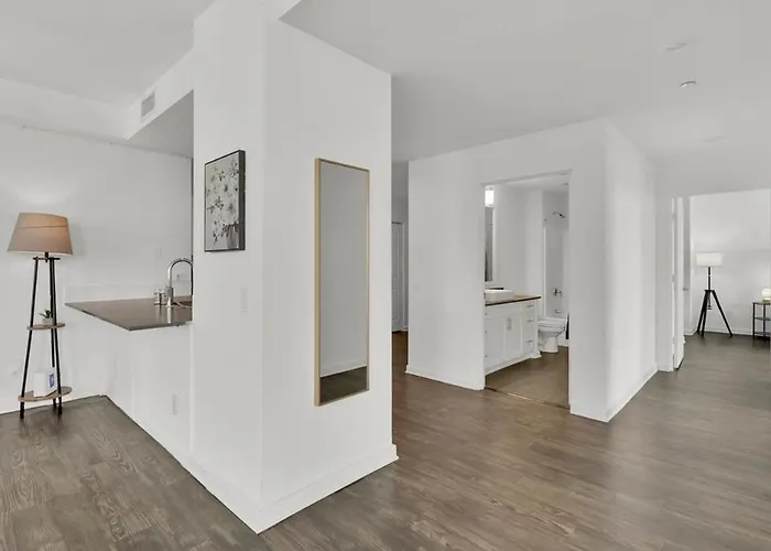 Heb703 Modern & Chic 2 Bedroom Downtown Worth, Free Parking, Walk To Convention Center Apartment Fort Worth